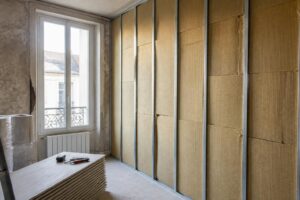 Isolation thermique des murs par l'intérieur : guide 2026